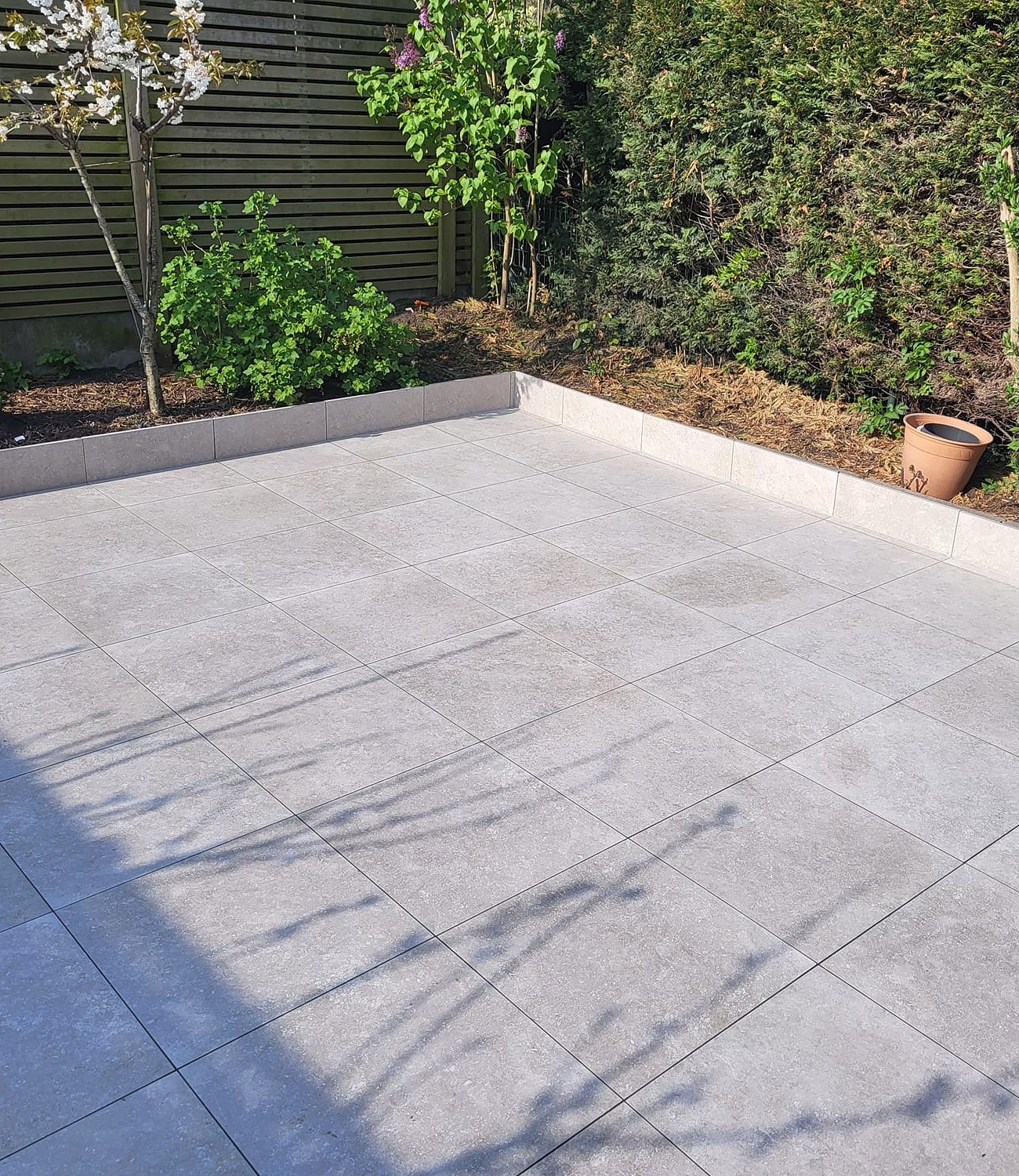 grote tegels tuin